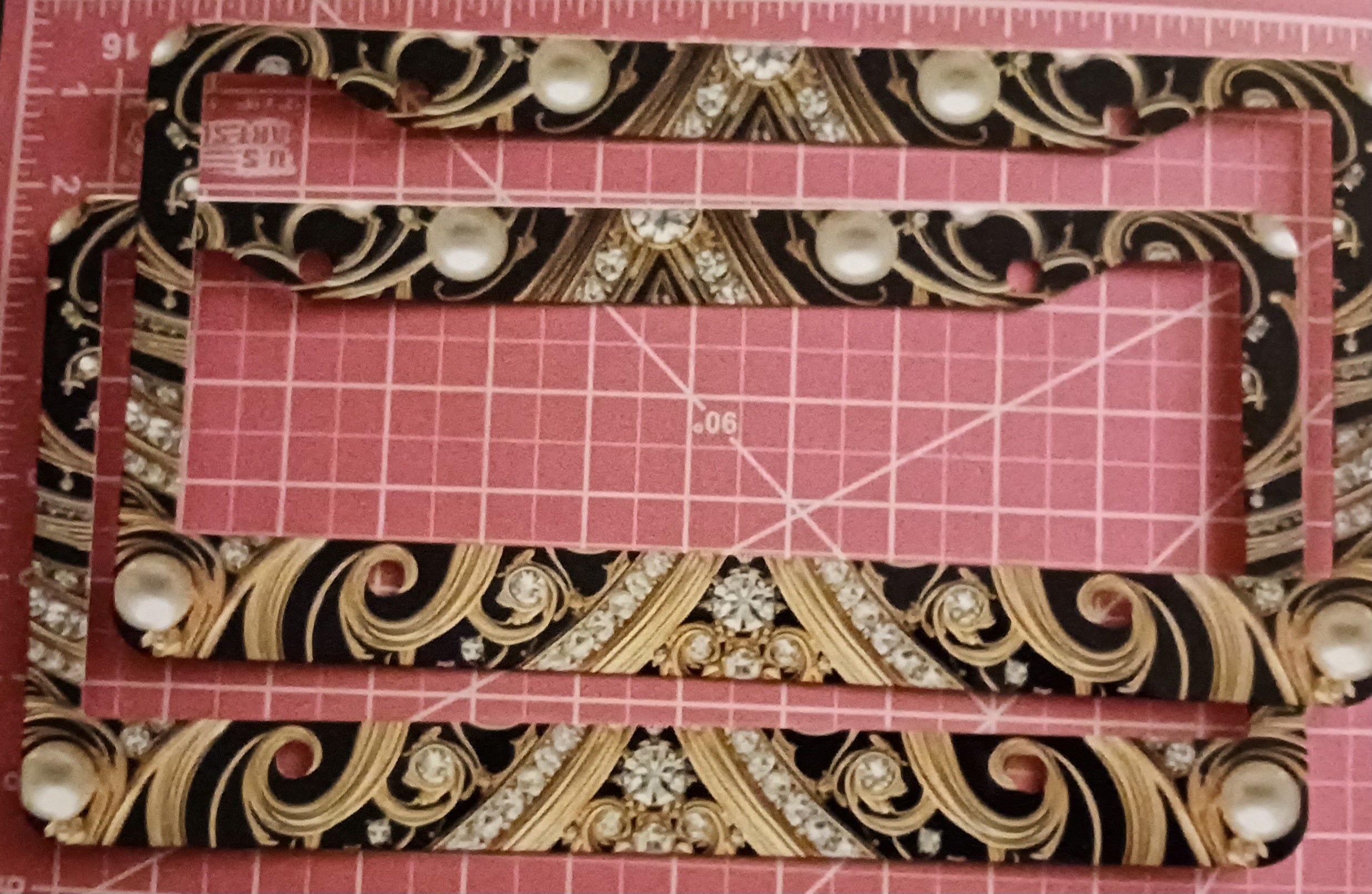 Diamonds and pearls license plate frame